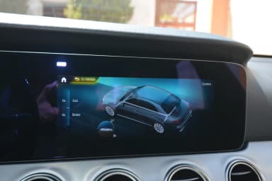  مرسيدس بنز  E200 2022 بريميوم بلس رمادي أوتوماتيك — مستعملة - 4