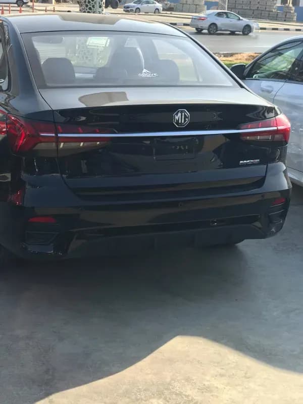 ام جي 5 2026 لاكشري أسود أوتوماتيك — جديدة