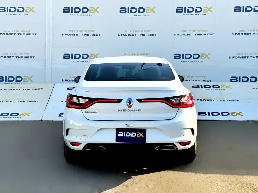 Renault Megane 2023 سيجنتشراس ار  أبيض أوتوماتيك — جديدة