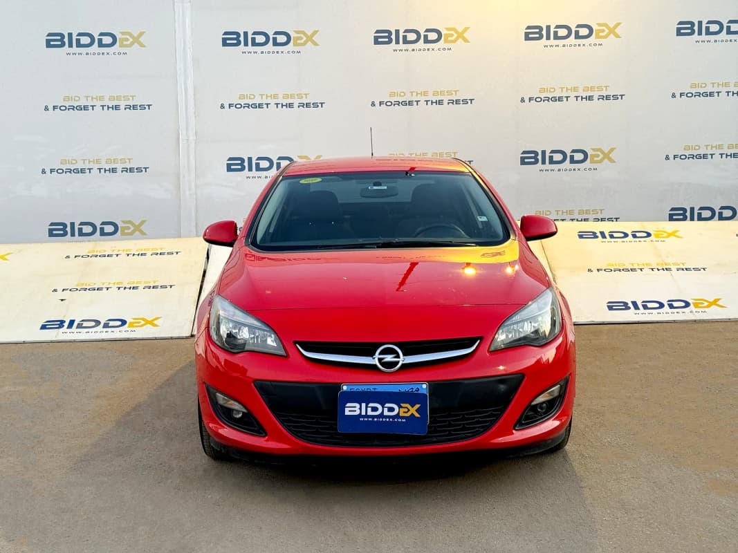Opel Astra 2020 توب لاين أحمر أوتوماتيك — مستعملة
