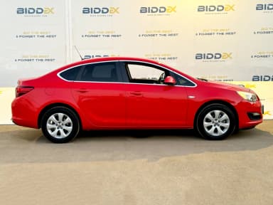 Opel Astra 2020 توب لاين أحمر أوتوماتيك — مستعملة - 3