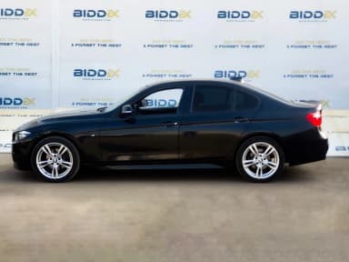 BMW 320i 2018 ام سبورت أسود أوتوماتيك — مستعملة - 3