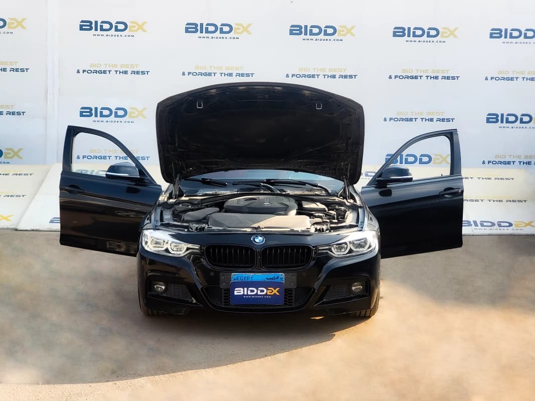 BMW 320i 2018 ام سبورت أسود أوتوماتيك — مستعملة