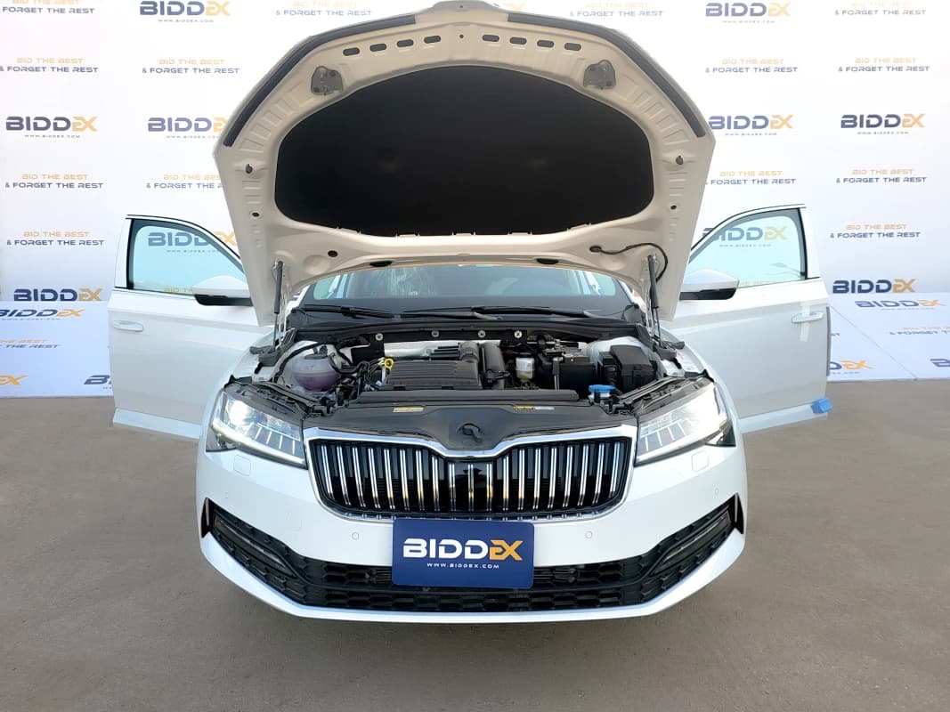 Skoda Superb 2024 امبيشن أبيض أوتوماتيك — جديدة