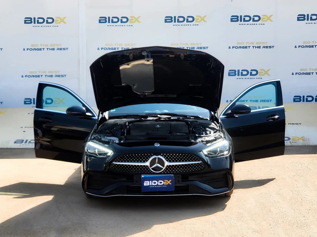 Mercedes-Benz C200 2022 ايه ام جي أسود أوتوماتيك — مستعملة