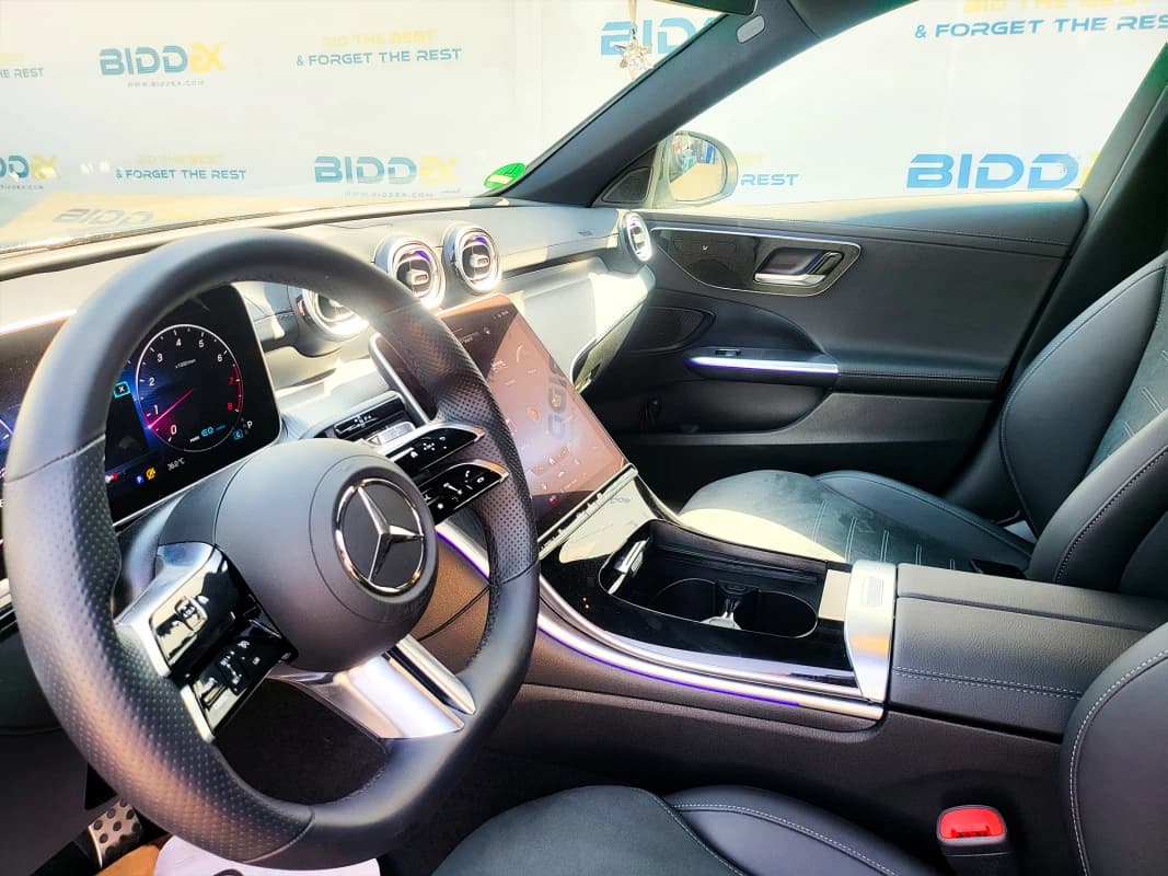 Mercedes-Benz C200 2022 ايه ام جي أسود أوتوماتيك — مستعملة