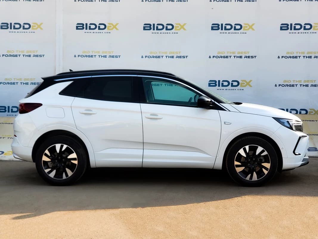 Opel Grand land 2024 توب لاين أبيض أوتوماتيك — جديدة