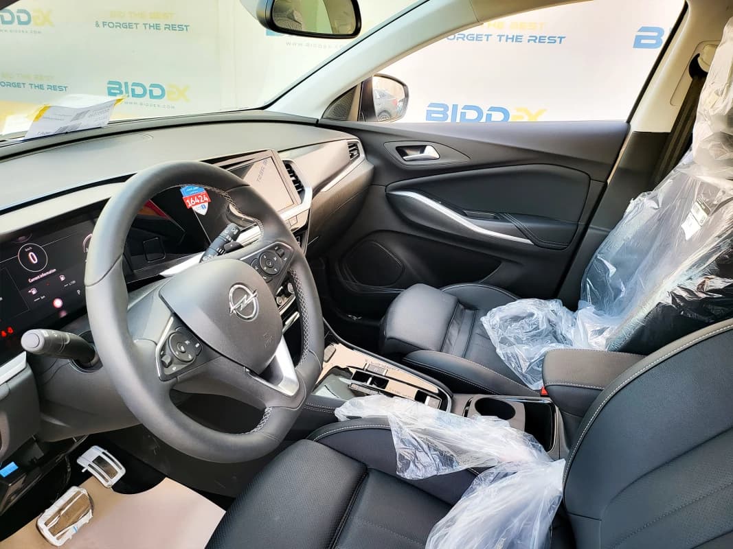 Opel Grand land 2024 توب لاين أبيض أوتوماتيك — جديدة