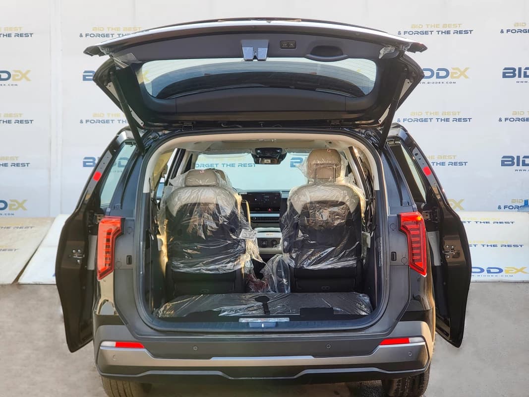 Kia Carnival 2025 جرافيتي أسود أوتوماتيك — جديدة
