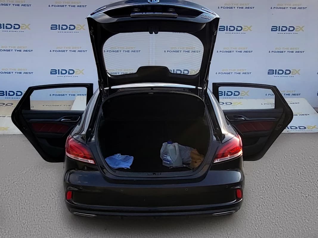 MG 6 2021 لاكشري أسود أوتوماتيك — مستعملة