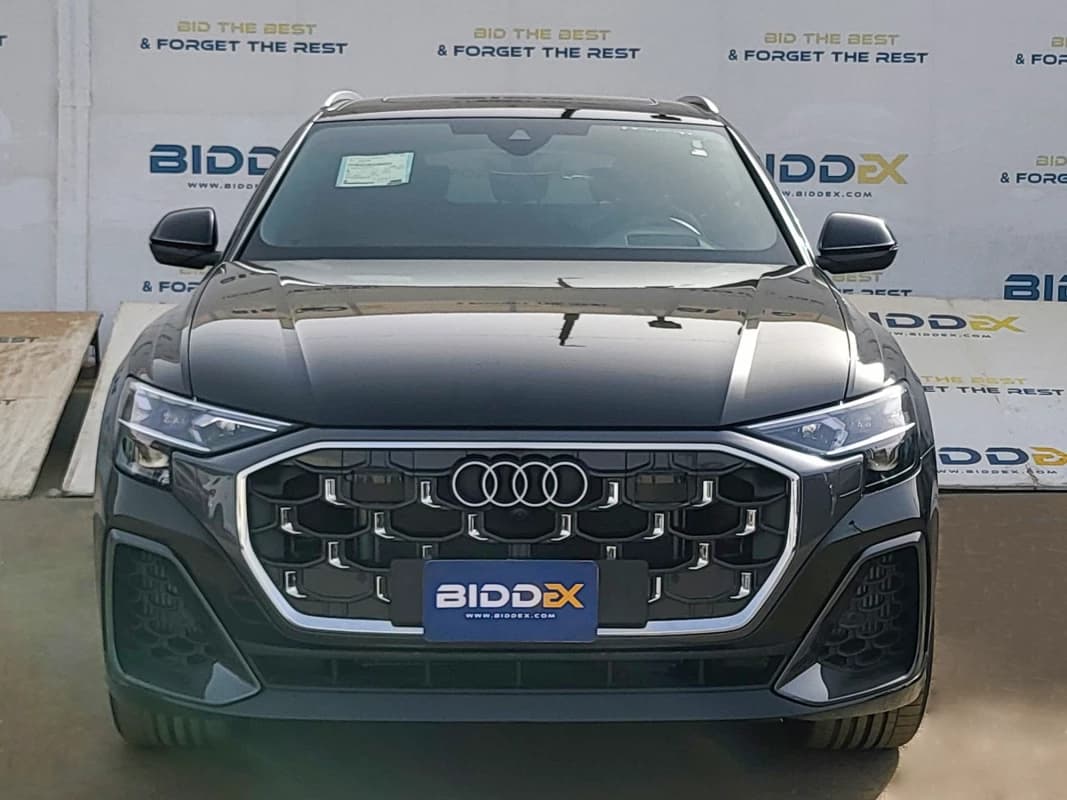 Audi Q8 2025 اس لاين أسود أوتوماتيك — جديدة