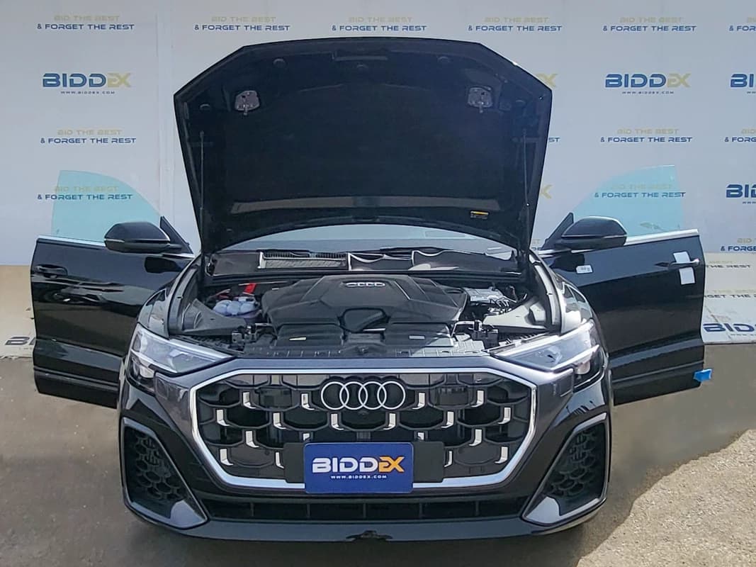 Audi Q8 2025 اس لاين أسود أوتوماتيك — جديدة