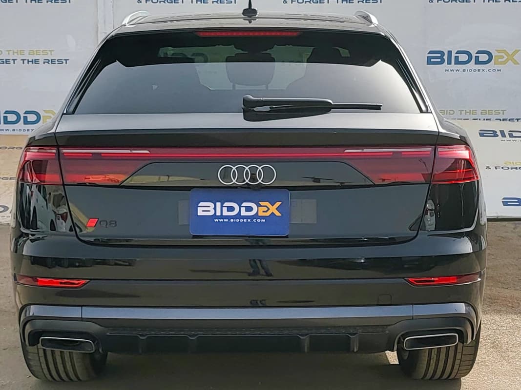 Audi Q8 2024 اس لاين أسود أوتوماتيك — جديدة