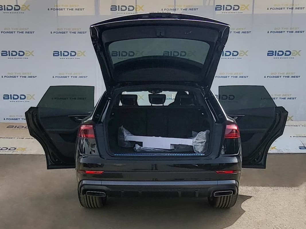 Audi Q8 2024 اس لاين أسود أوتوماتيك — جديدة