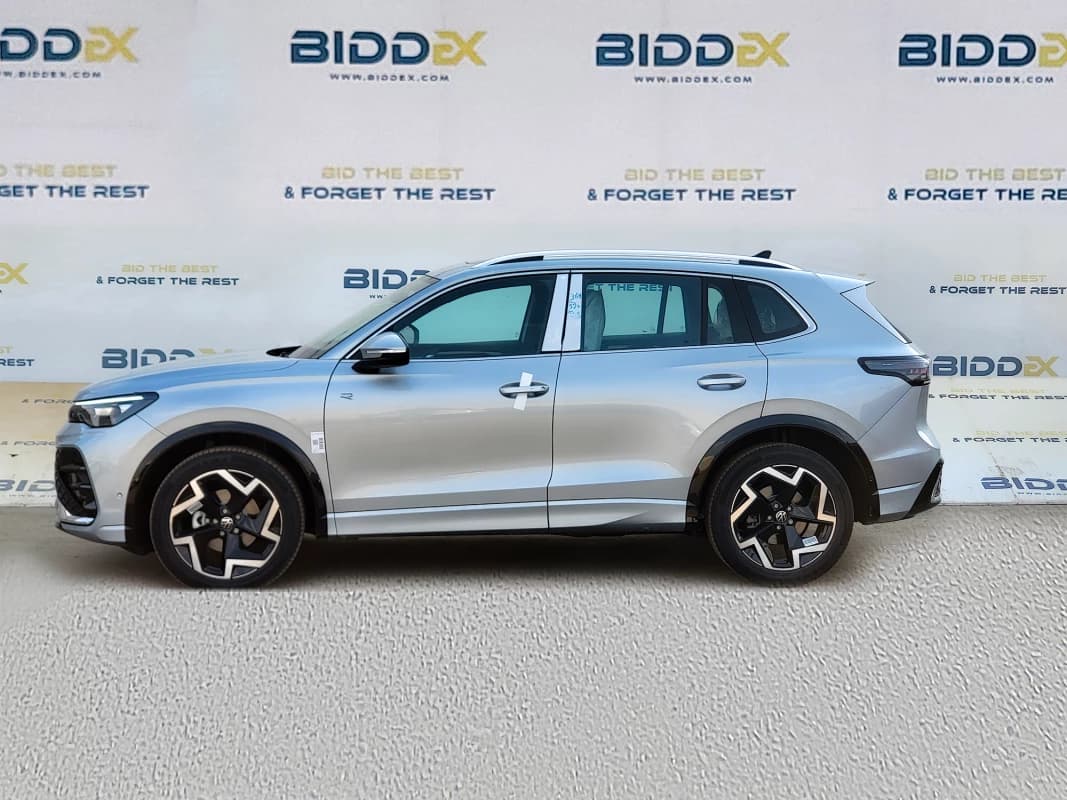 Volkswagen Tiguan 2024 ار لاين فضي أوتوماتيك — جديدة