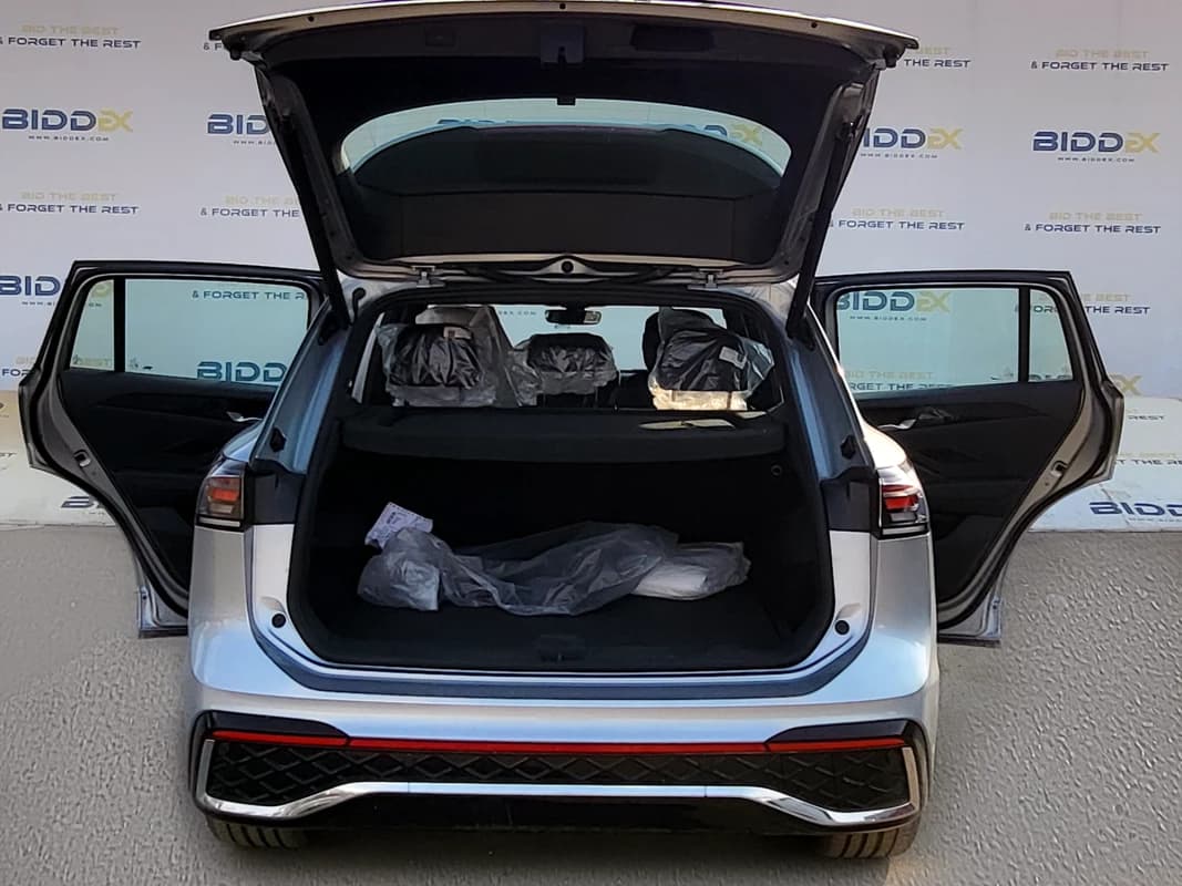 Volkswagen Tiguan 2024 ار لاين فضي أوتوماتيك — جديدة