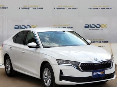 سكودا Octavia A8 2025 لوفت أبيض أوتوماتيك — جديدة - 1