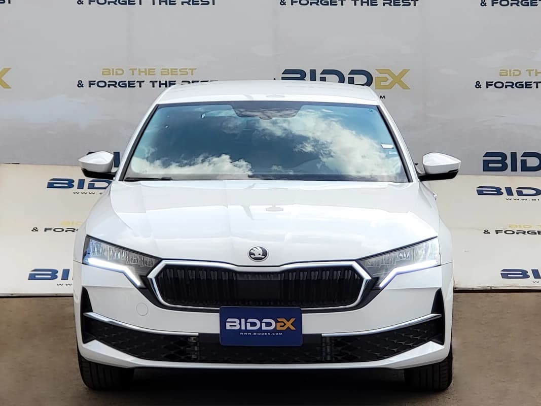 سكودا Octavia A8 2025 لوفت أبيض أوتوماتيك — جديدة