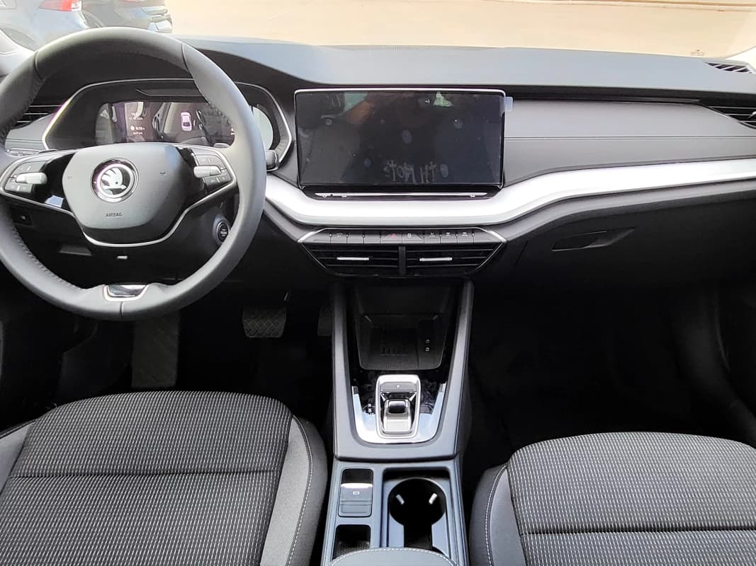 سكودا Octavia A8 2025 لوفت أبيض أوتوماتيك — جديدة
