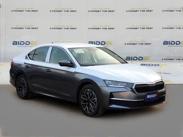سكودا Octavia A8 2025 لاونج رمادي أوتوماتيك — جديدة