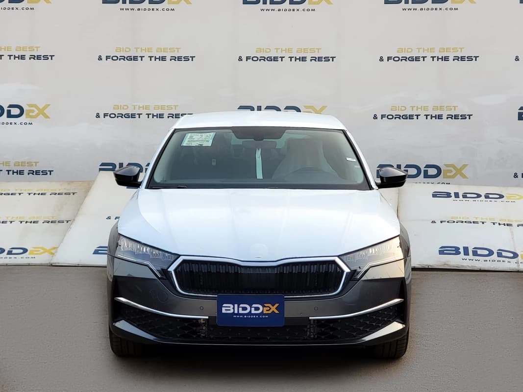 سكودا Octavia A8 2025 لاونج رمادي أوتوماتيك — جديدة