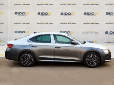 سكودا Octavia A8 2025 لاونج رمادي أوتوماتيك — جديدة - 3