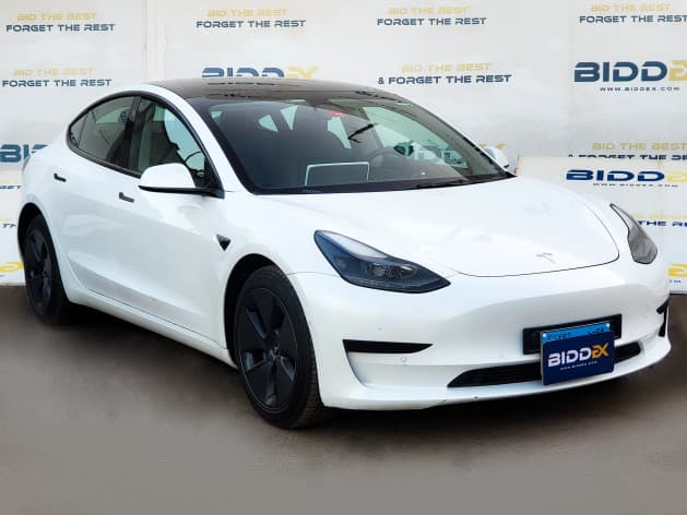 Tesla 3 Model 2022  أبيض أوتوماتيك — مستعملة - 1