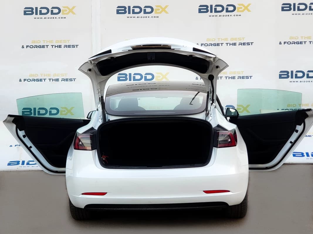Tesla 3 Model 2022  أبيض أوتوماتيك — مستعملة