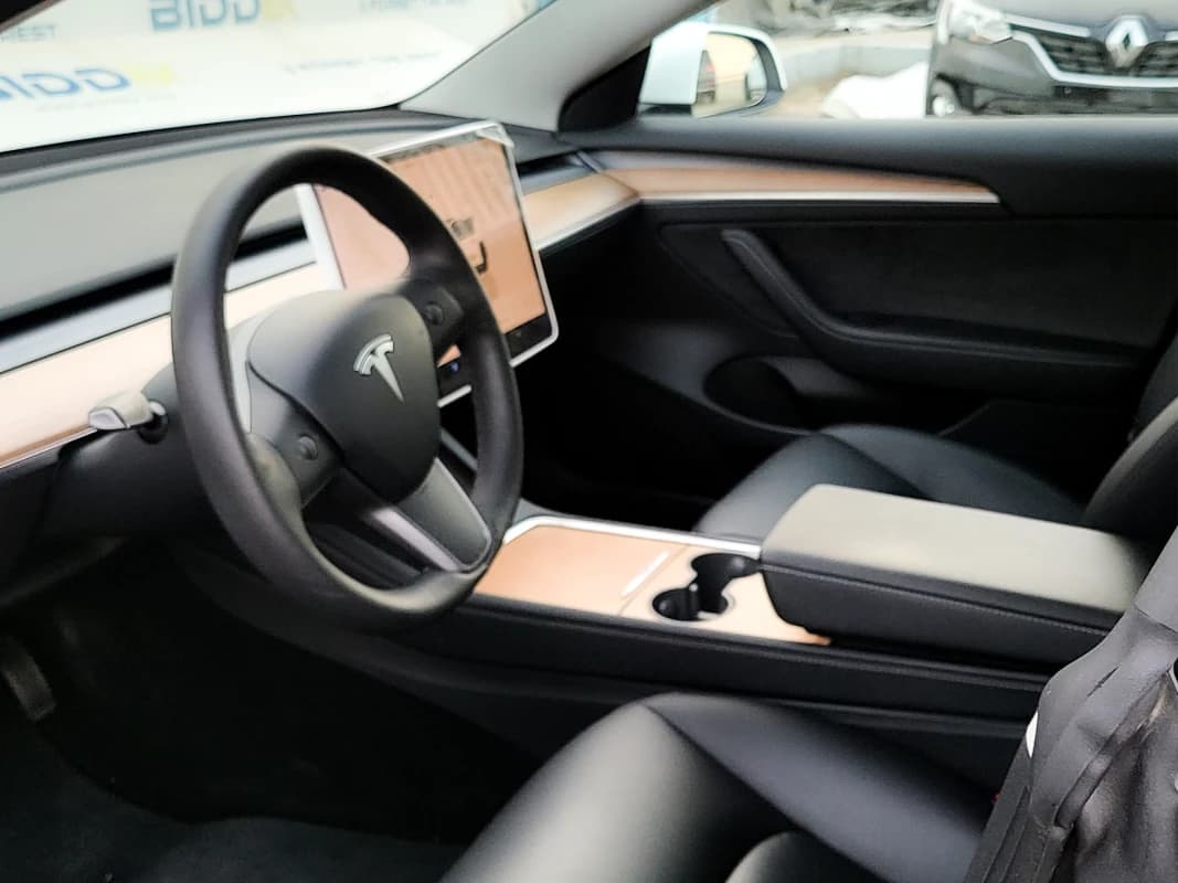 Tesla 3 Model 2022  أبيض أوتوماتيك — مستعملة