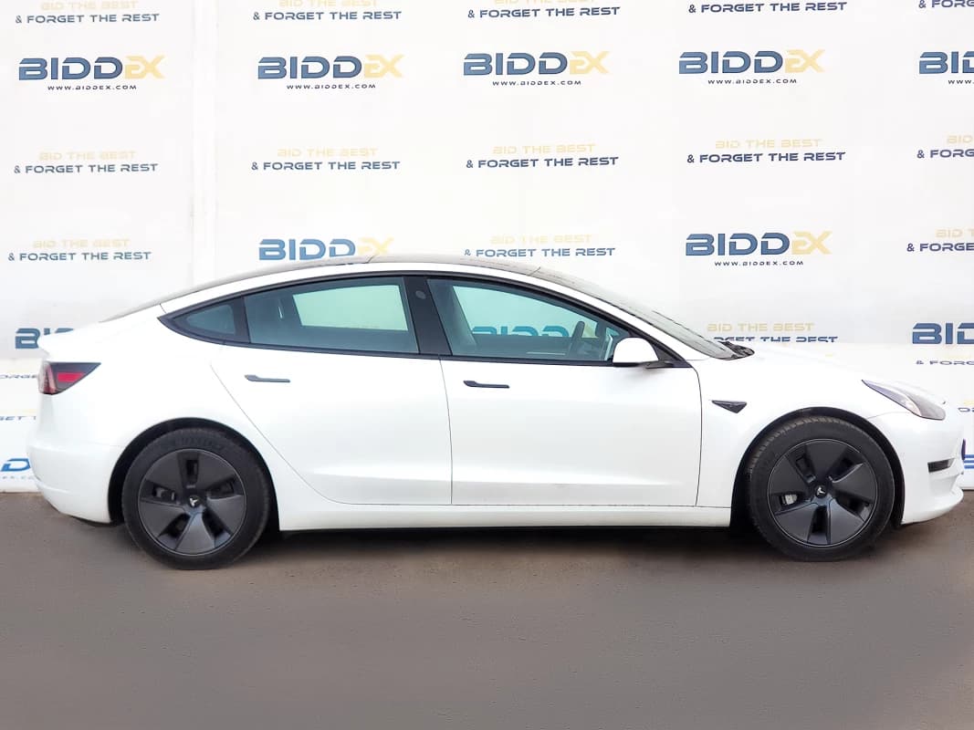 Tesla 3 Model 2022  أبيض أوتوماتيك — مستعملة