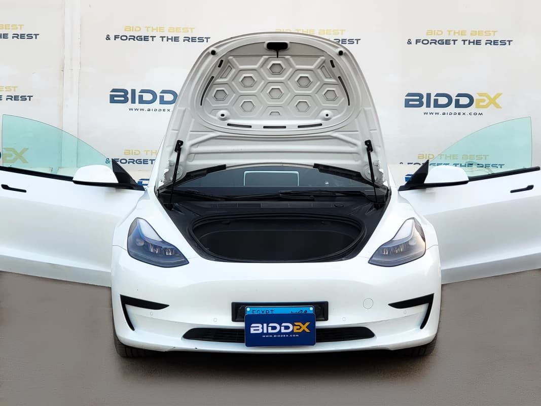 Tesla 3 Model 2022  أبيض أوتوماتيك — مستعملة