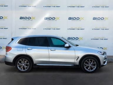 BMW X3 2019  فضي أوتوماتيك — مستعملة - 3