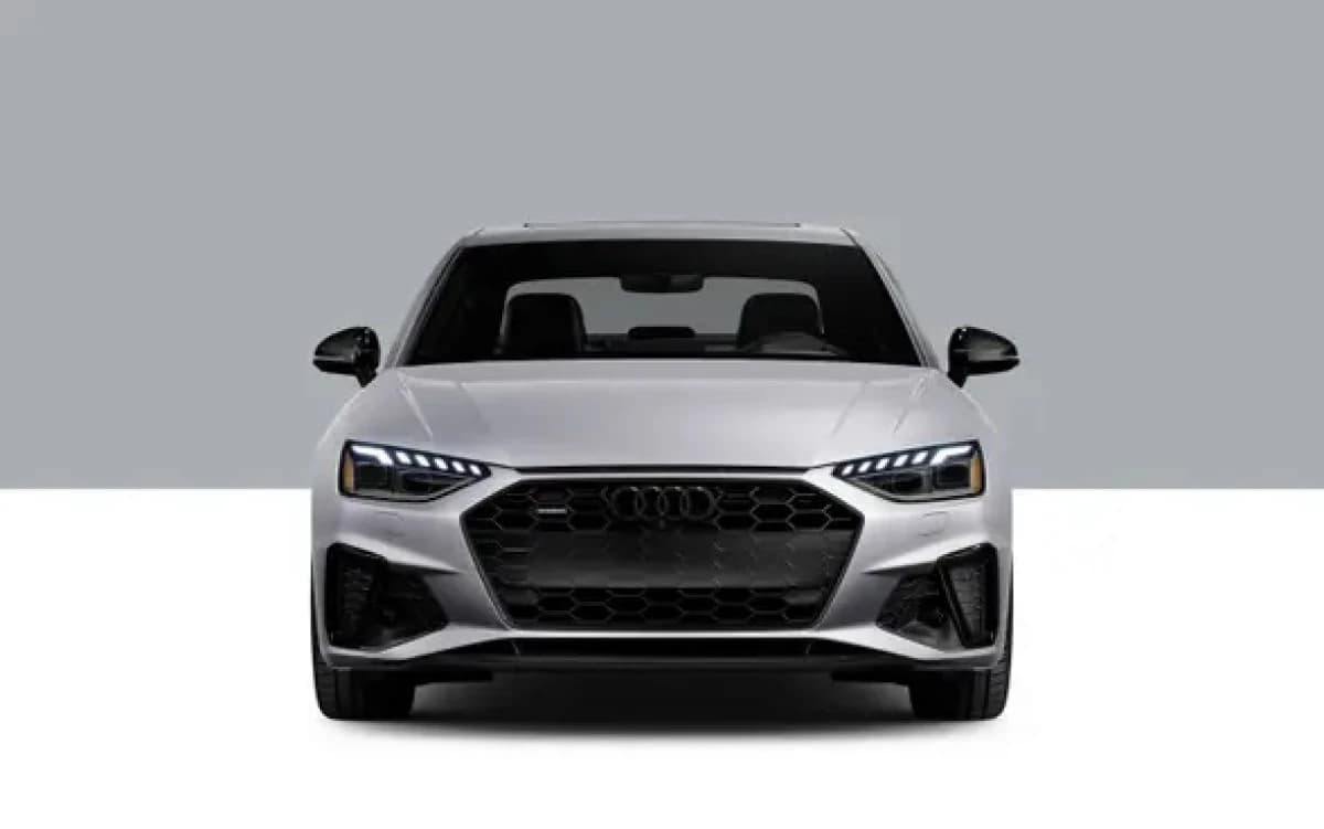 Audi A4 2024 اس لاين فضي أوتوماتيك — جديدة