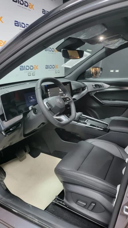 MG واحد 2025 لاكشري رمادي أوتوماتيك — جديدة