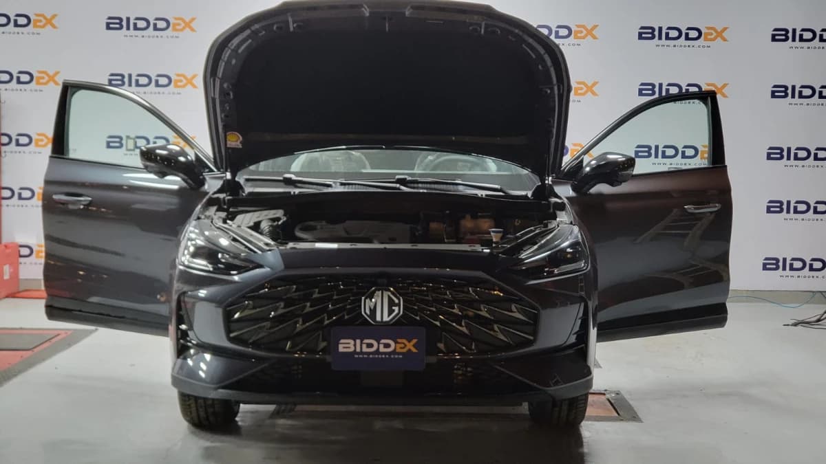MG واحد 2025 لاكشري رمادي أوتوماتيك — جديدة