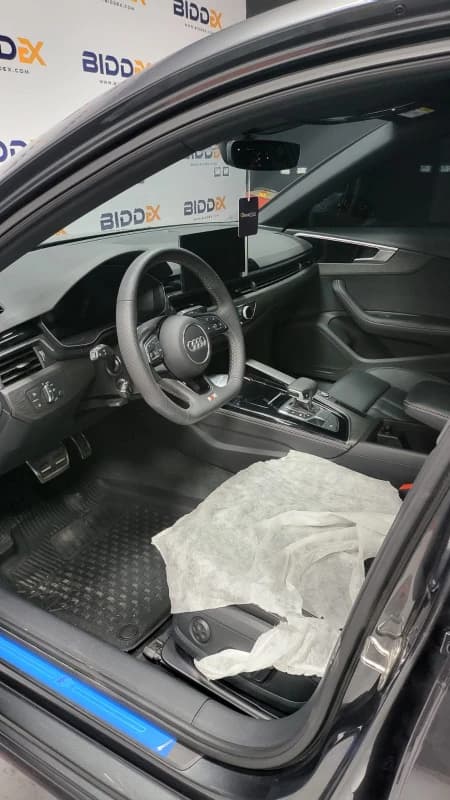 Audi A4 2024 اس لاين رمادي أوتوماتيك — مستعملة