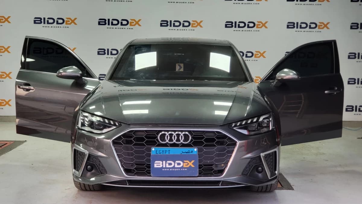 Audi A4 2024 اس لاين رمادي أوتوماتيك — مستعملة