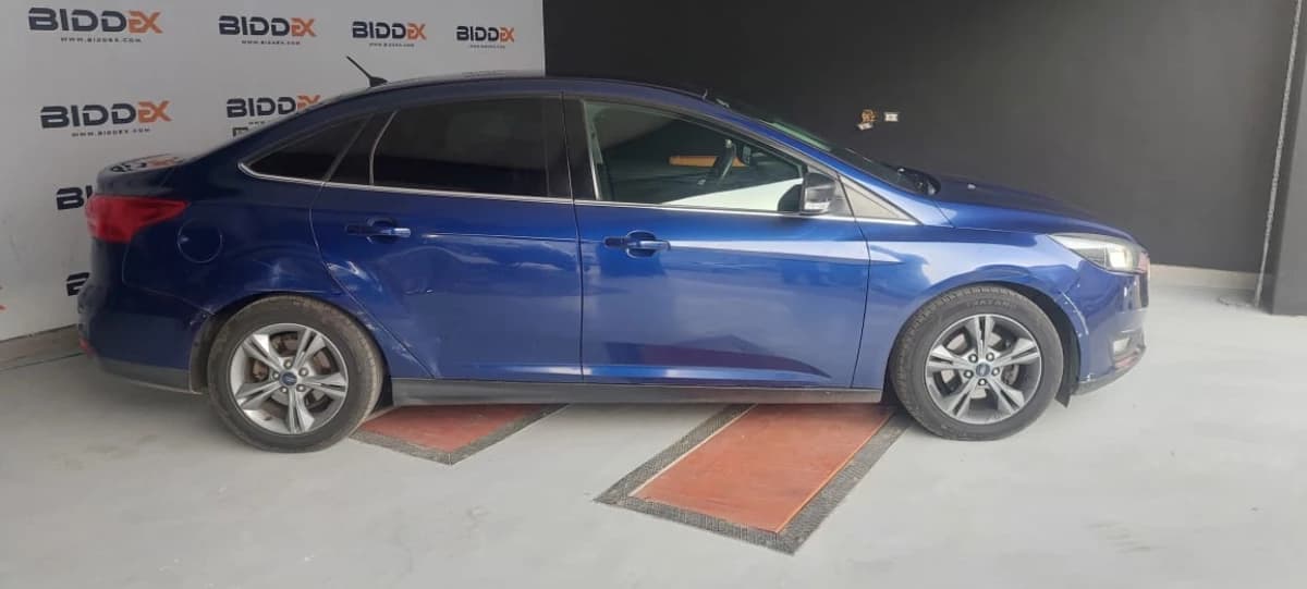 Ford Focus 2017 اول فئة  أزرق أوتوماتيك — مستعملة