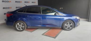 Ford Focus 2017 اول فئة  أزرق أوتوماتيك — مستعملة - 2