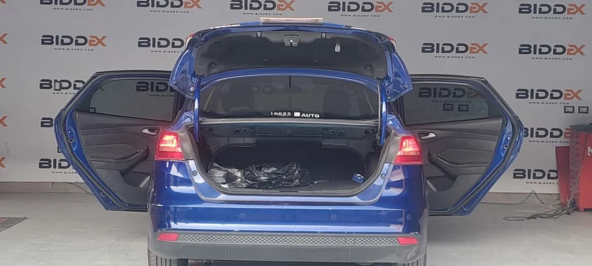 Ford Focus 2017 اول فئة  أزرق أوتوماتيك — مستعملة