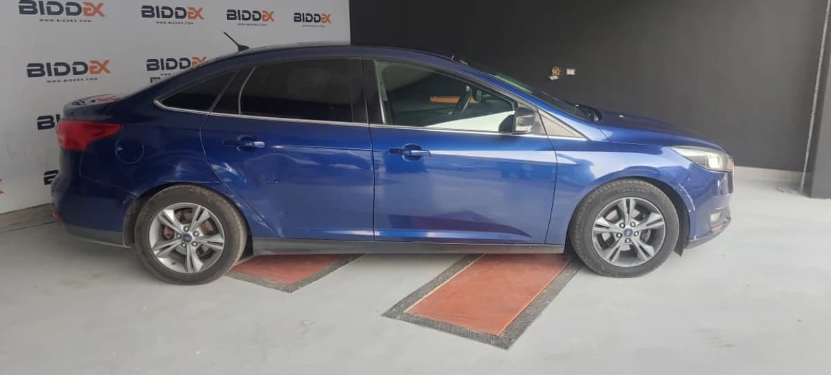 Ford Focus 2017 اول فئة  أزرق أوتوماتيك — مستعملة