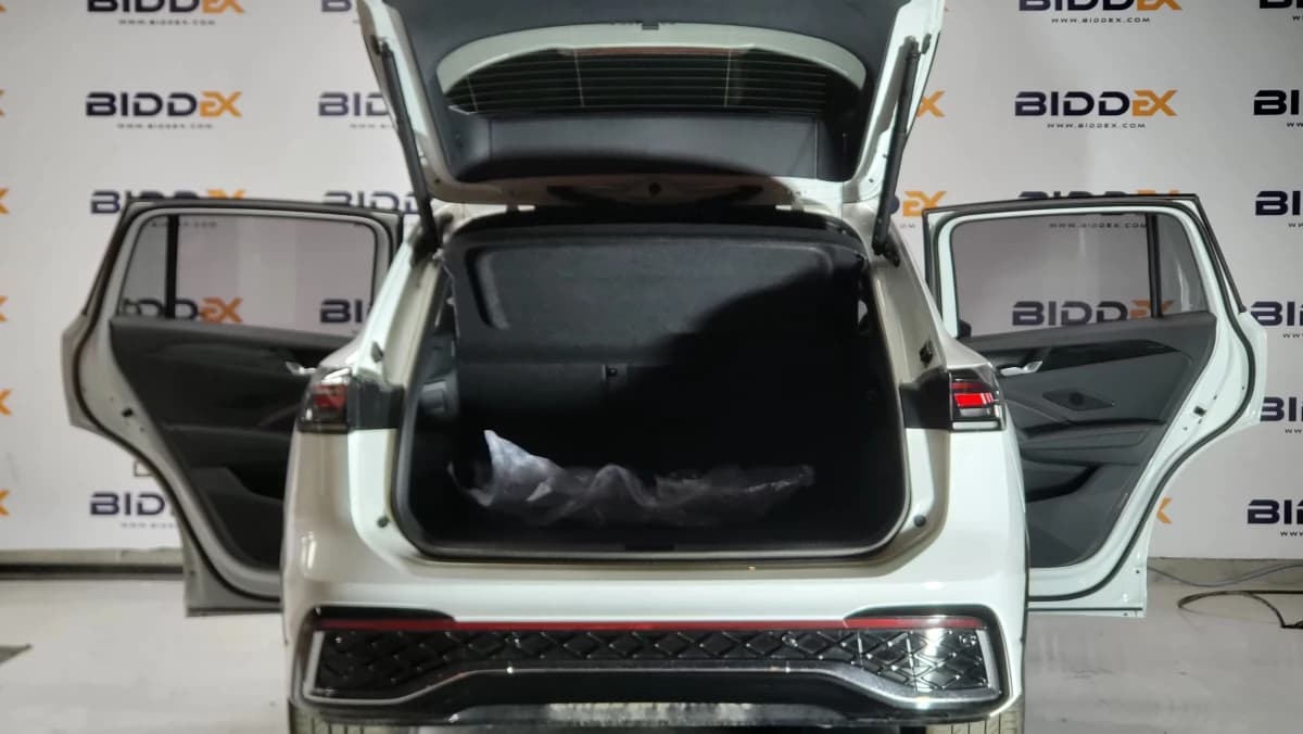 Volkswagen Tiguan 2024 ار لاين أبيض أوتوماتيك — جديدة