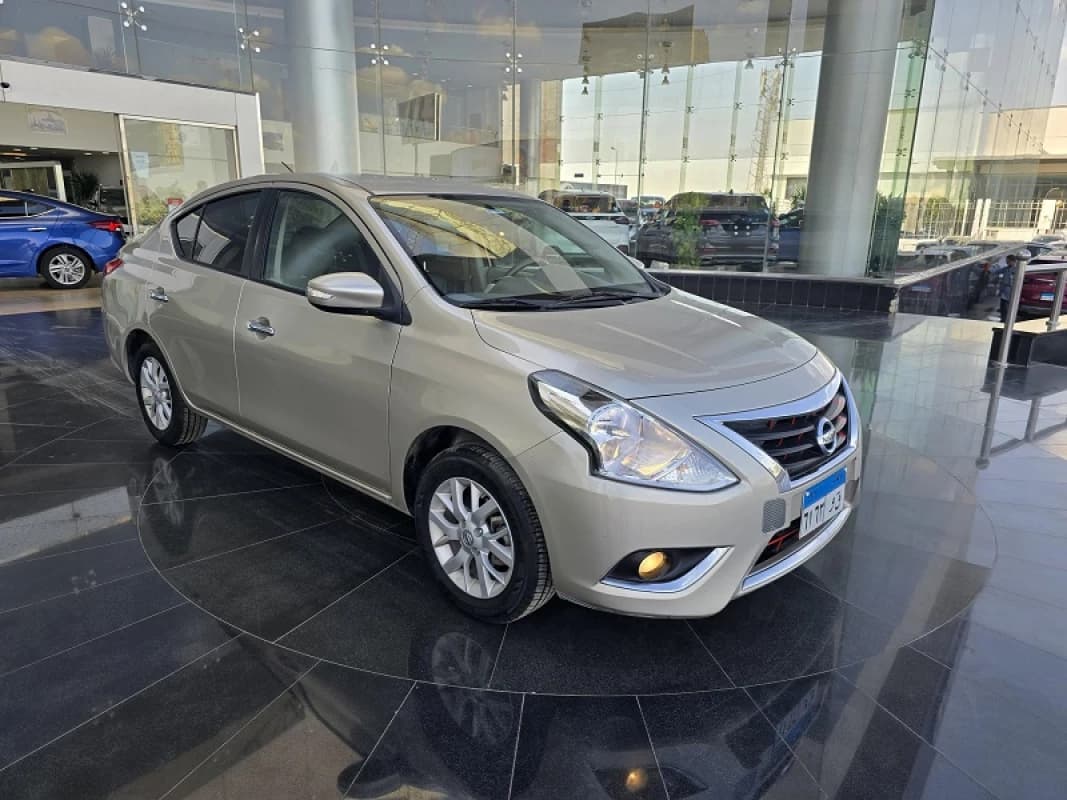 Nissan Sunny 2021 سوبر صالون ذهبي أوتوماتيك — مستعملة