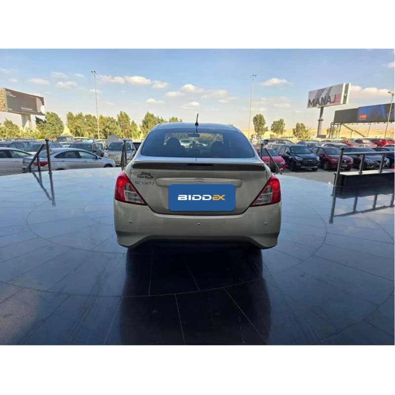 Nissan Sunny 2021 سوبر صالون ذهبي أوتوماتيك — مستعملة