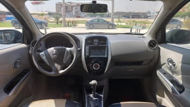 Nissan Sunny 2022 سوبر صالون أسود أوتوماتيك — مستعملة - 2