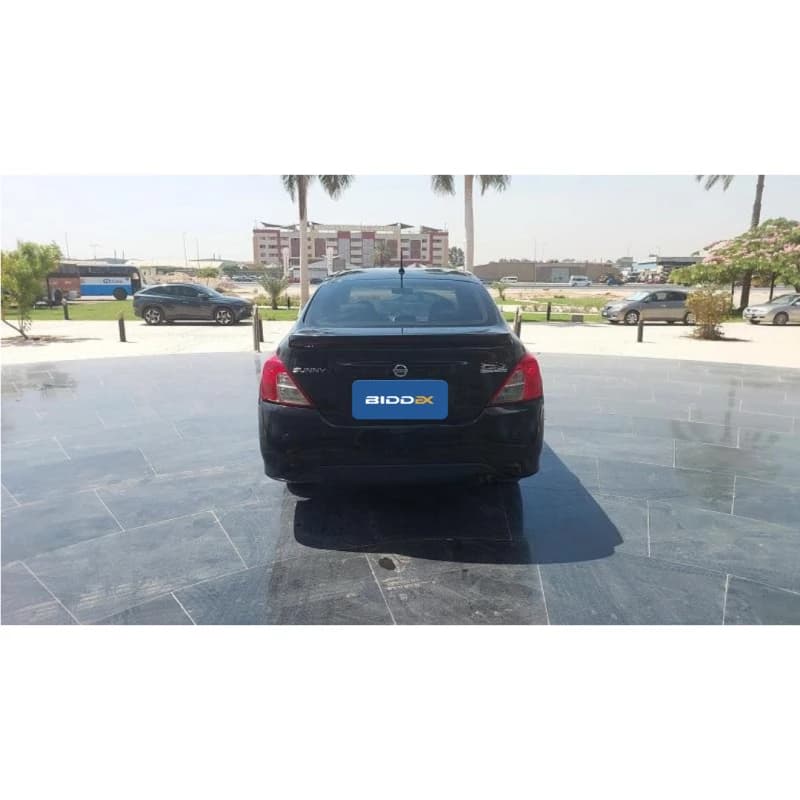Nissan Sunny 2022 سوبر صالون أسود أوتوماتيك — مستعملة