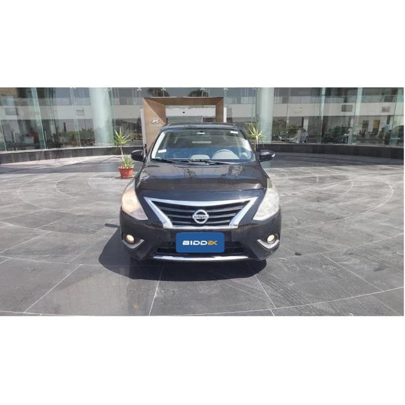 Nissan Sunny 2022 سوبر صالون أسود أوتوماتيك — مستعملة