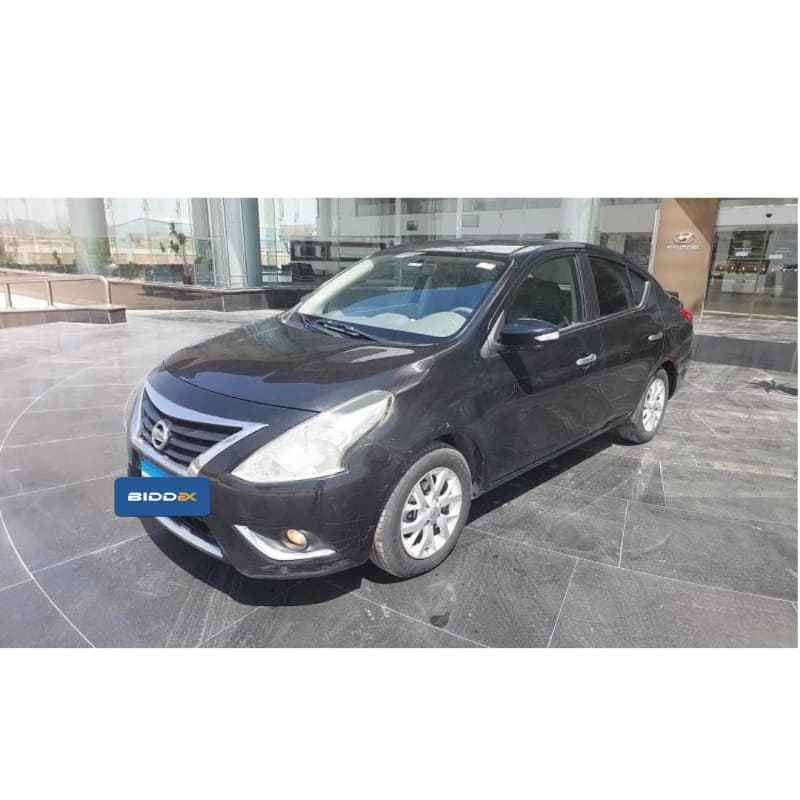 Nissan Sunny 2022 سوبر صالون أسود أوتوماتيك — مستعملة