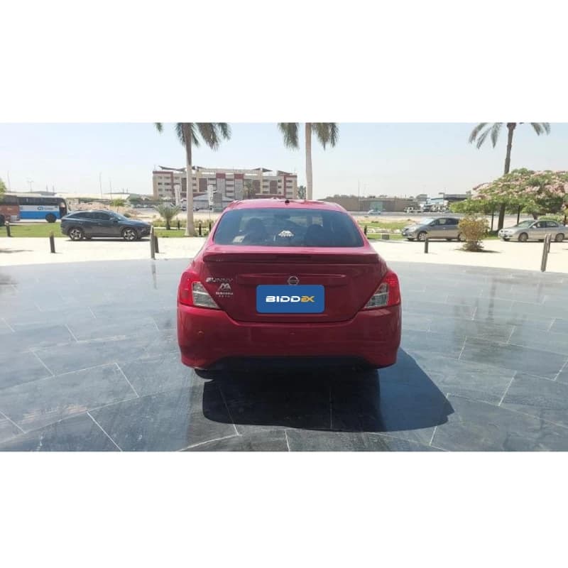 Nissan Sunny 2023 سوبر صالون أحمر أوتوماتيك — مستعملة