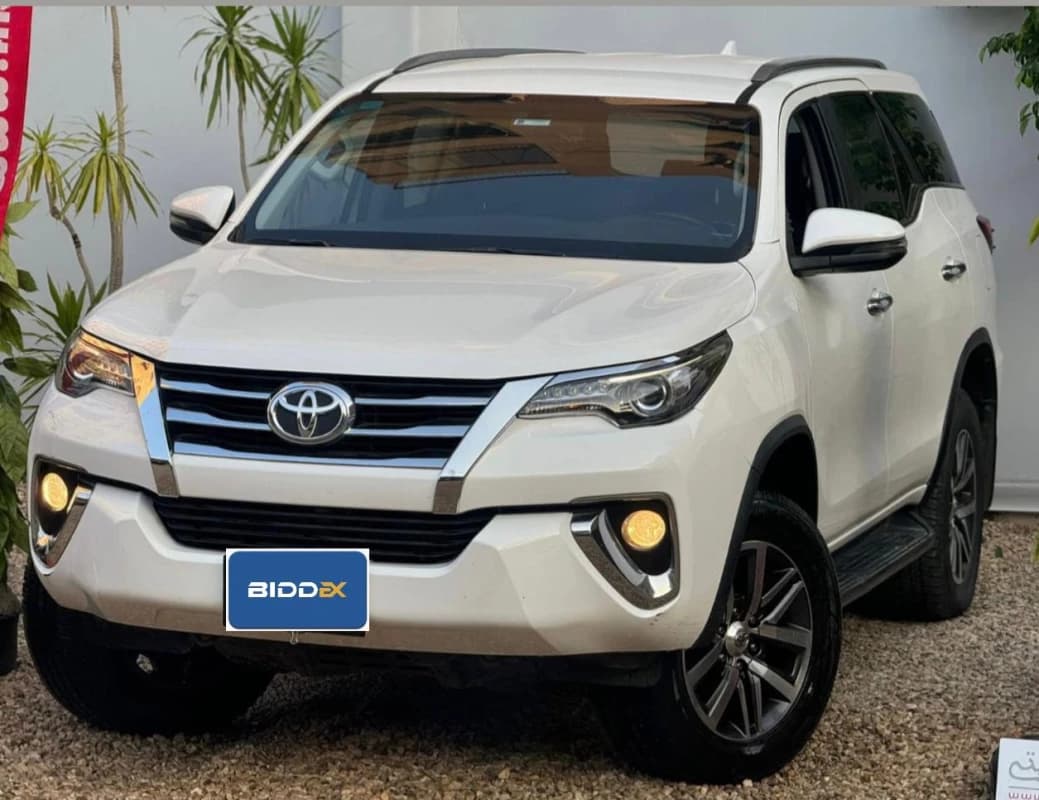 Toyota Fortuner 2021 بيج موتور 4000 أبيض أوتوماتيك — مستعملة